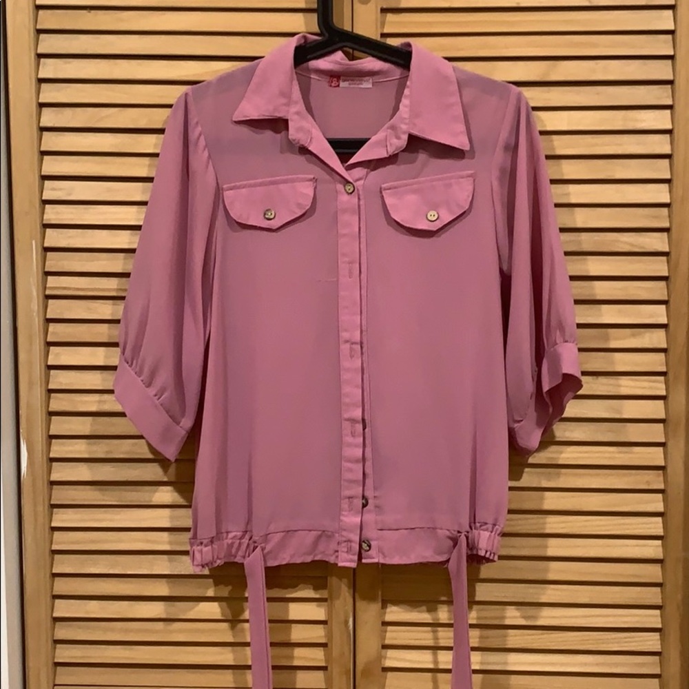 Sheer type blouse with tie